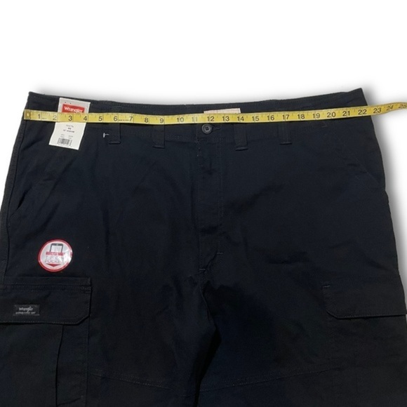 NWT Mens Wrangler Size 44 Solid Black Cotton Cargo Shorts Tech Pockets New - Picture 13 of 14